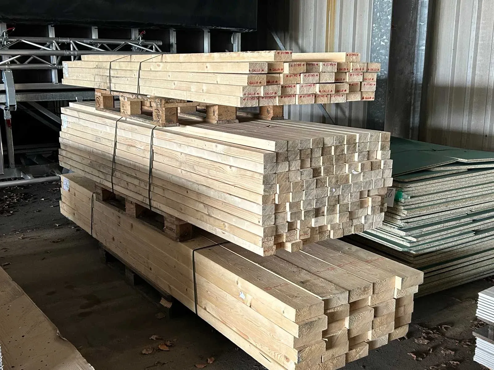 Bouwmaterialen wegens overtollige voorraad