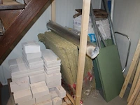 Bouwmaterialen w.o. pvc buizen en koppelingen, hoek- en plafondstrips, kalkzandstenen, isolatie en stempel. - afbeelding 5 van  7