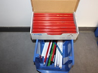 Bouwpotloden in kunststofkrat, ruim 75 stuks. - afbeelding 2 van  2