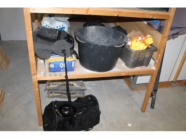 Bouwproducten waaronder speciekuip, ophoogzand, poederlijm, lijmklem, gips, ondervloer, miofol, bubblefolie... - afbeelding 4 van  7