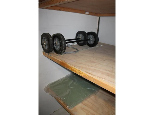 Bouwproducten waaronder speciekuip, ophoogzand, poederlijm, lijmklem, gips, ondervloer, miofol, bubblefolie... - afbeelding 7 van  7