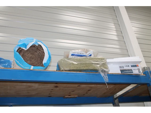 Bouwprodukten w.o. stenen, isolatie, vloerenzand, egaliseermiddel en diverse mortels op 3 pallets en op ste... - afbeelding 2 van  6