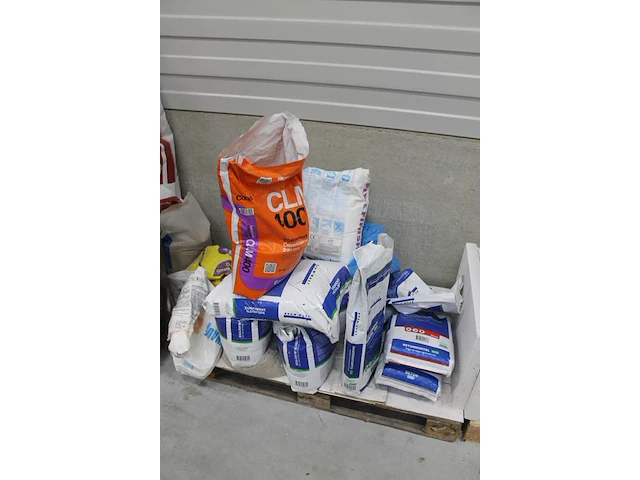 Bouwprodukten w.o. stenen, isolatie, vloerenzand, egaliseermiddel en diverse mortels op 3 pallets en op ste... - afbeelding 5 van  6