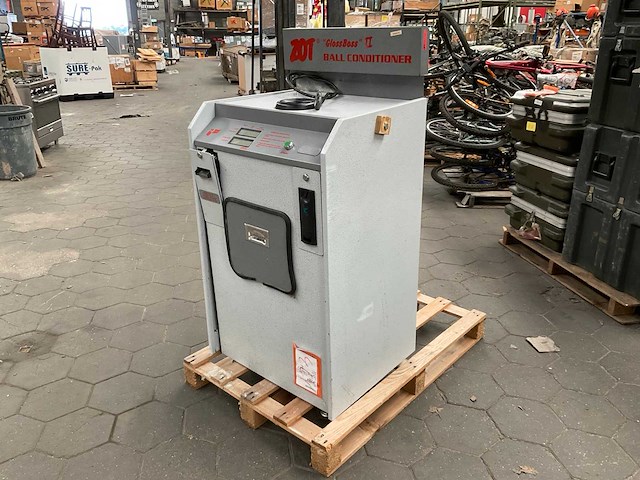 Bowlingbal reinigingsmachine - afbeelding 1 van  10