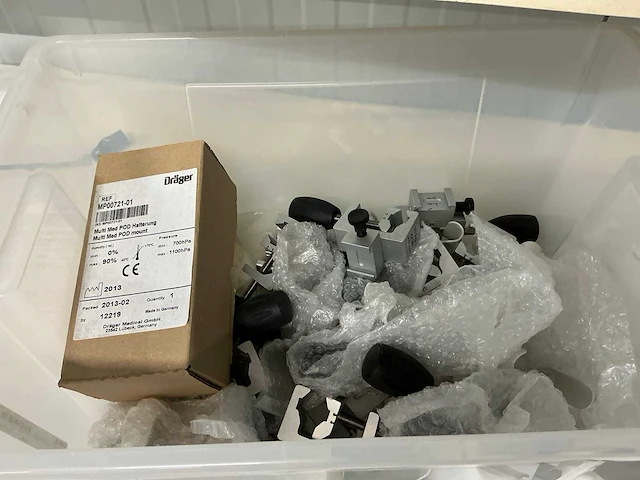 Box met klemmen - afbeelding 2 van  2