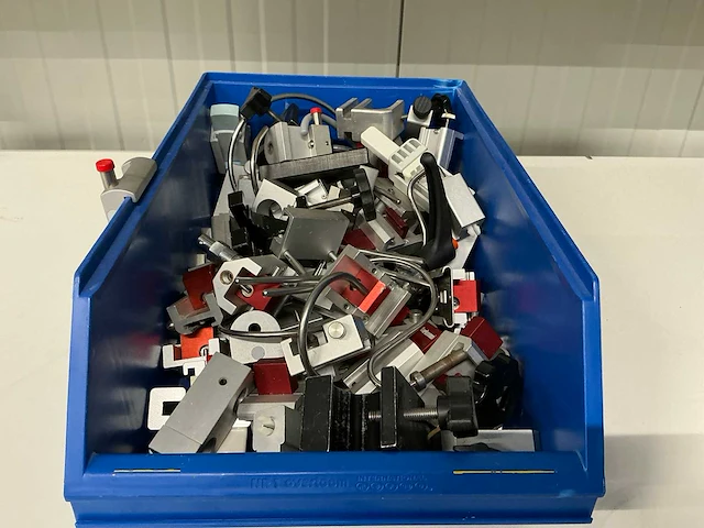 Box met railklemmen - afbeelding 1 van  2