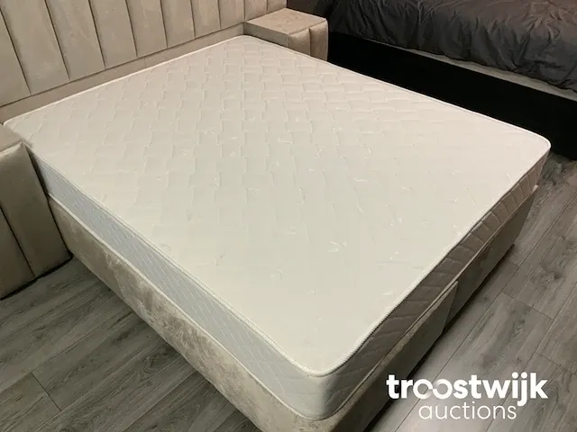 Boxspring - afbeelding 4 van  7