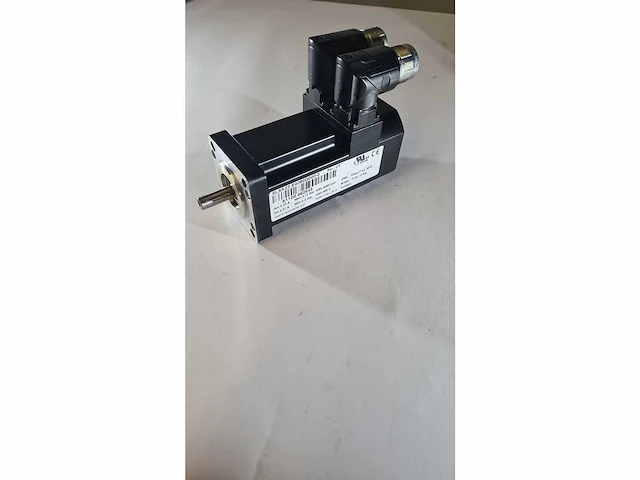 B&r - 8lsa23.e4960d000-0 - servo motor - afbeelding 2 van  3