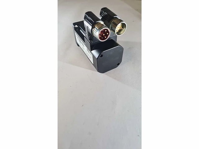 B&r - 8lsa23.e4960d000-0 - servo motor - afbeelding 3 van  3