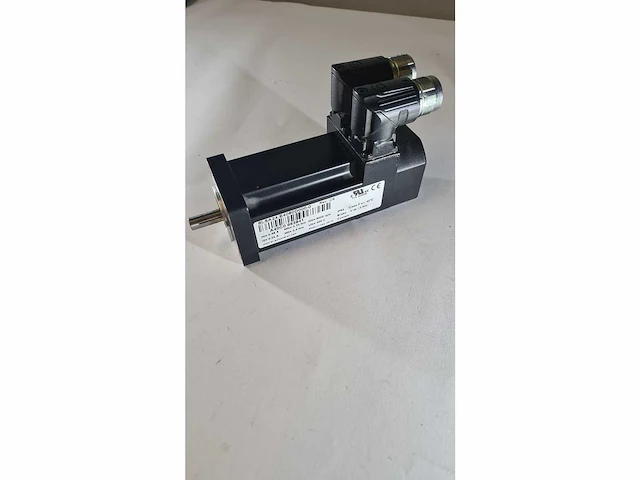 B&r - 8lsa24.e4960d000-0 - servo motor - afbeelding 2 van  3