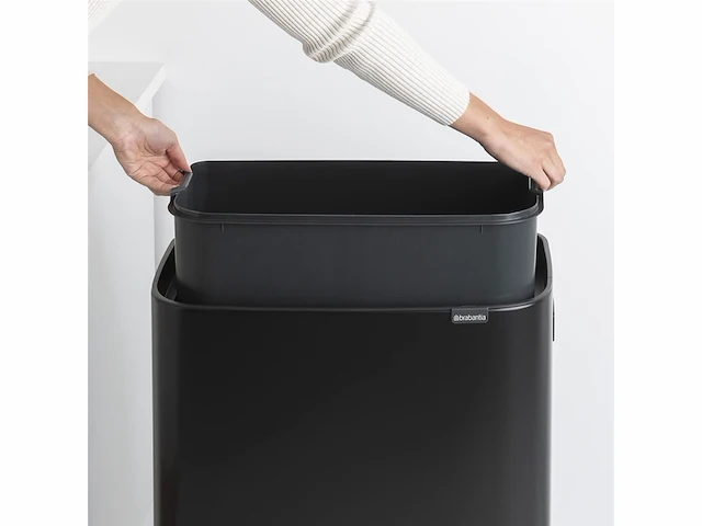 Brabantia bo touch bin hi prullenbak 60 liter matt black - afbeelding 2 van  3
