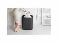 Brabantia bo touch bin prullenbak matt black, 1 binnenemmer 60l - afbeelding 2 van  4