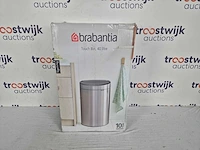 Brabantia touch bin prullenbak - 40 liter - matt black - afbeelding 2 van  2