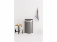 Brabantia touch bin prullenbak 40 l platinum met mat steel deksel - afbeelding 4 van  6