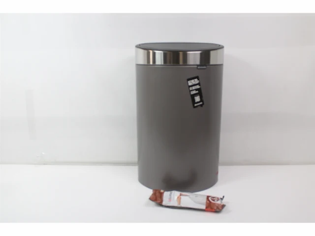 Brabantia touch bin prullenbak 40 l platinum met mat steel deksel - afbeelding 5 van  6