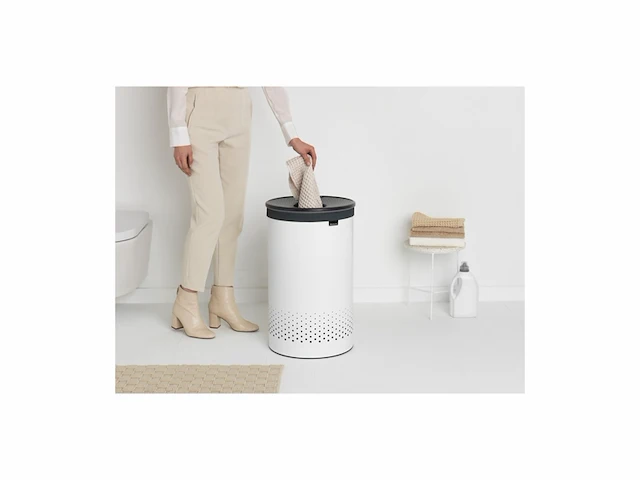 Brabantia wasmand 60 l wit met darkgrijs kunststof deksel - afbeelding 3 van  4