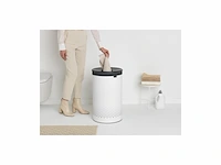 Brabantia wasmand 60 l wit met darkgrijs kunststof deksel - afbeelding 3 van  4