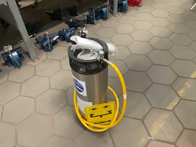 Bradley portable eyewash - afbeelding 2 van  5
