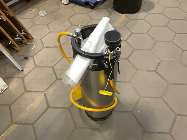 Bradley portable eyewash - afbeelding 4 van  5