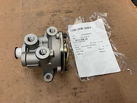 Brake pneumatic valve - afbeelding 1 van  4