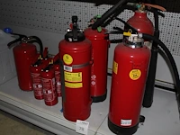 Brandblussers in diverse maten en uitvoeringen negen stuks - afbeelding 1 van  1
