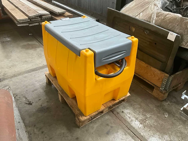 Brandstof opslagtank incl. 12v pomp - afbeelding 1 van  5