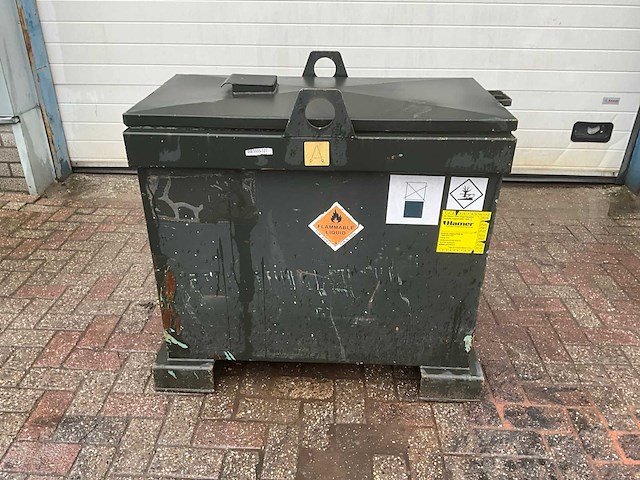 Brandstoftank met aftankinstallatie - afbeelding 2 van  8