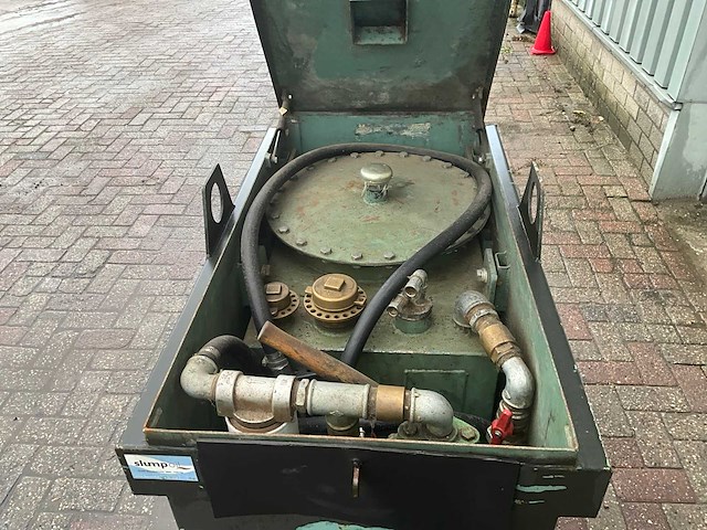 Brandstoftank met aftankinstallatie - afbeelding 7 van  8