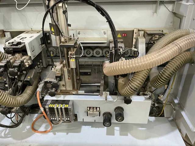 Brandt - 2013 - kdf 220 - kantenlijmmachines - afbeelding 24 van  25