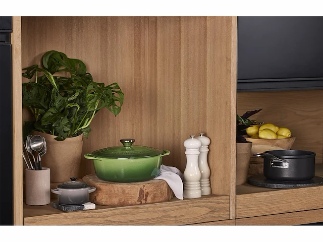 Bräter signature oval 29 cm bamboo braadpan met deksel gietijzer 29 cm 4.7 liter groen - afbeelding 3 van  4