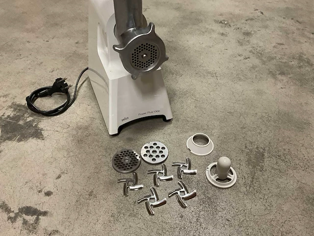 Braun power plus 1300 vleesmolen - afbeelding 2 van  3