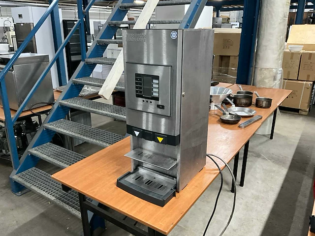 Bravilor 8.020.200.11021 koffiemachine - afbeelding 1 van  7