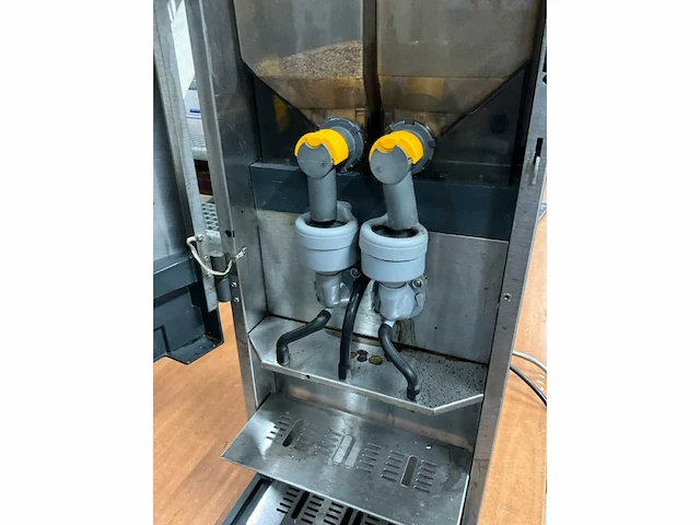Bravilor 8.020.200.11021 koffiemachine - afbeelding 4 van  7