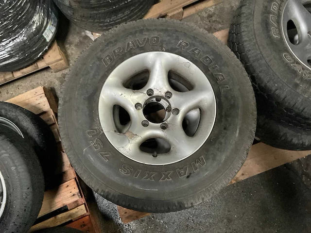 Bravo maxxis 751 autoband met velg (4x) - afbeelding 2 van  4