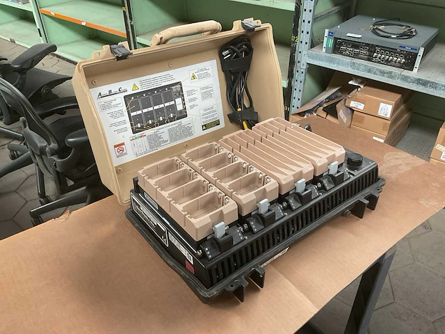 Bren-tronic inc batterij lader - afbeelding 1 van  6