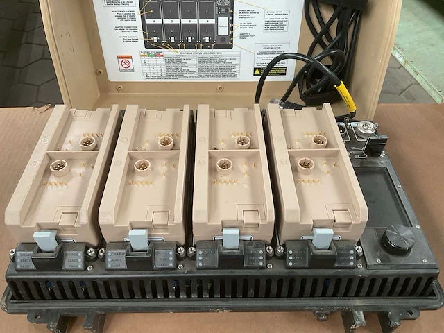 Bren-tronic inc batterij lader - afbeelding 4 van  6
