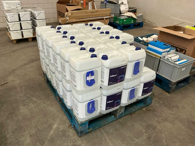 Brenntag jerrycans adblue (46x) - afbeelding 1 van  5