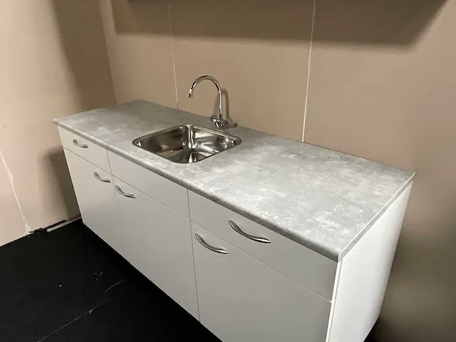 Bribus keuken - 170cm v.v. postform werkblad v.v. spoelbak, kleur w300 wit (nieuw in doos) - afbeelding 2 van  11