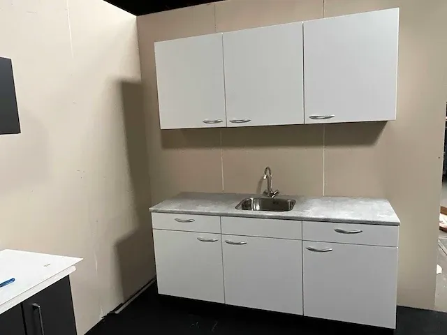Bribus keuken - 180cm v.v. postform werkblad v.v. spoelbak, kleur w300 wit (nieuw in doos) - afbeelding 1 van  11