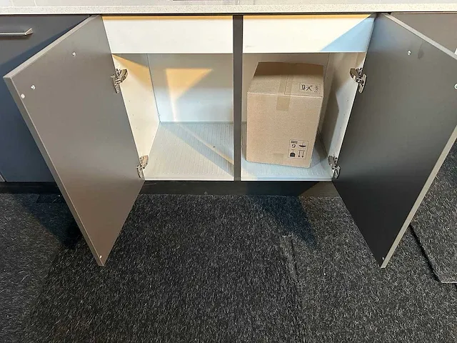 Bribus keuken - 304 cm v.v. bosch inbouwapparatuur, composiet werkblad, kleur u1233 grafiet (nieuw in doos) - afbeelding 4 van  27