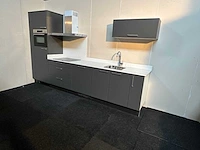 Bribus keuken - 304cm v.v. bosch inbouwapparatuur, composiet werkblad, kleur u1233 grafiet (nieuw in doos) - afbeelding 21 van  27