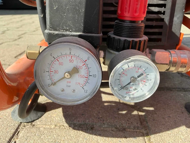 Brico brico ch 210 luchtcompressor - afbeelding 5 van  5