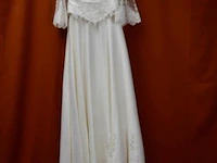 Bridal fashion trouwjurk met lange mouwen - model j-135 - maat 40 - afbeelding 1 van  8