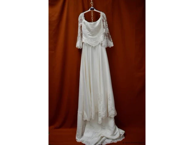 Bridal fashion trouwjurk met lange mouwen - model j-135 - maat 40 - afbeelding 2 van  8