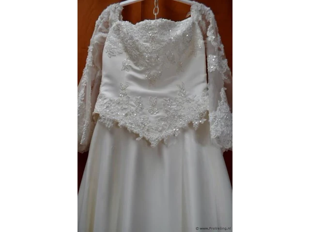 Bridal fashion trouwjurk met lange mouwen - model j-135 - maat 40 - afbeelding 5 van  8