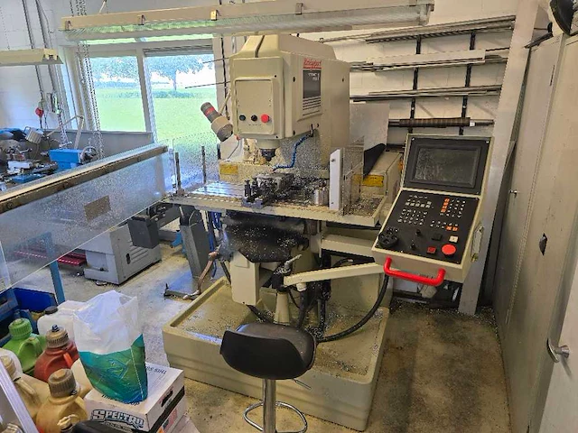 Bridgeport - interact 1 mk2 - cnc freesmachine - afbeelding 1 van  9
