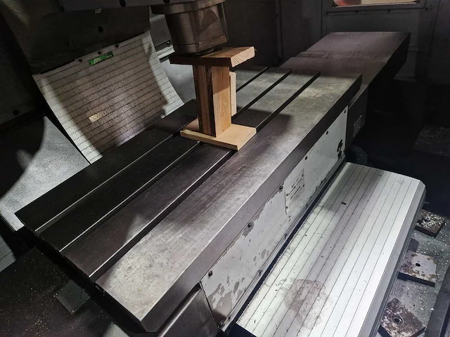 Bridgeport - vmc 760 22 - cnc freesmachine - 1995 - afbeelding 11 van  12