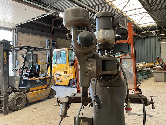 Bridgeport trextrom freesmachine - afbeelding 10 van  11