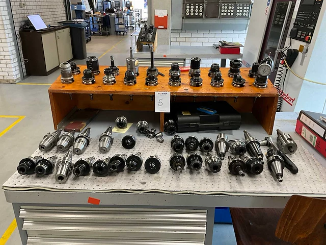 Bridgeport vmc 760 tooling (passend bij kavel 4) - afbeelding 1 van  7
