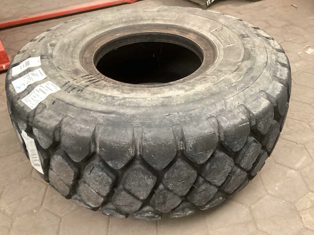 Bridgestone 23.5r25 band - afbeelding 1 van  5